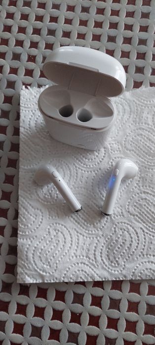 Блутут       слушалки