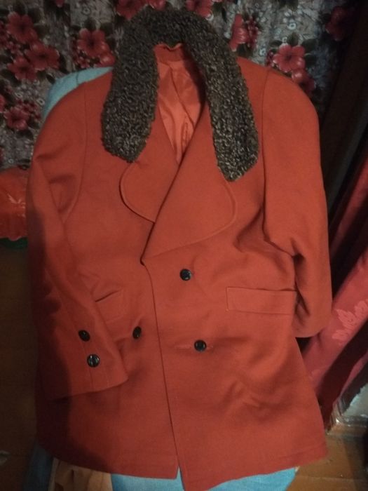 Куртки теплые драповые,воротник из каракуля, натуральный мех