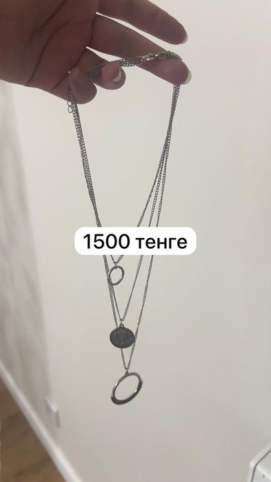 Ожерелье новое золотистого цвета