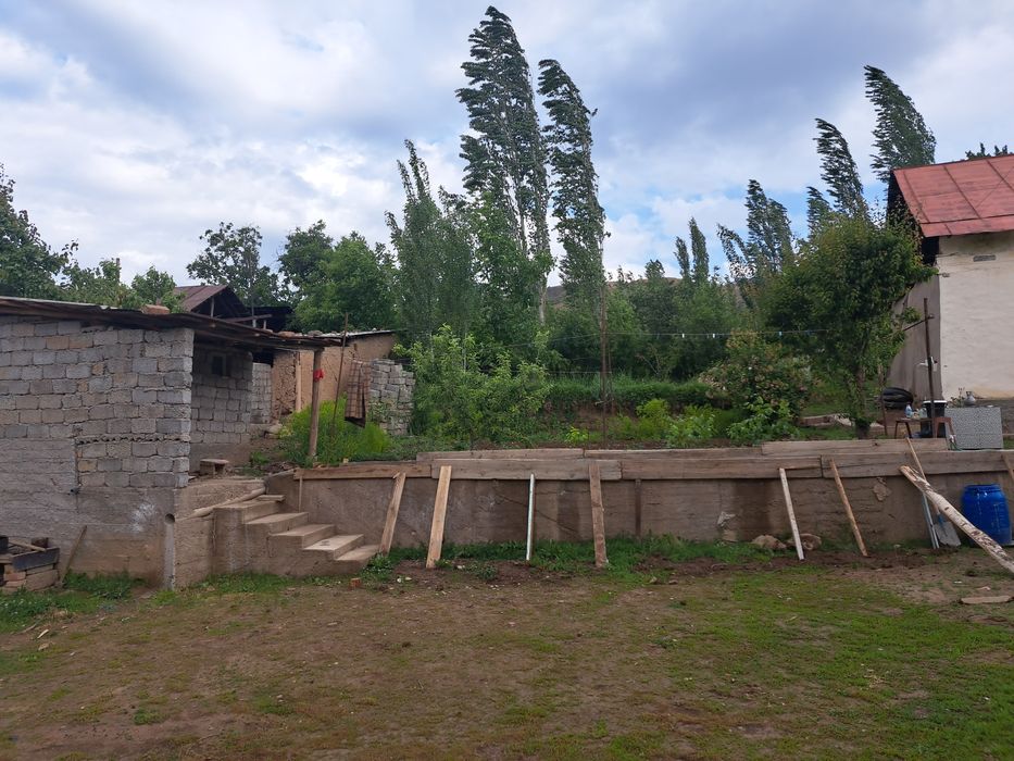 Toshkent viloyati bo'stonliq tumani sijjak qishlog'ida yer sotiladi