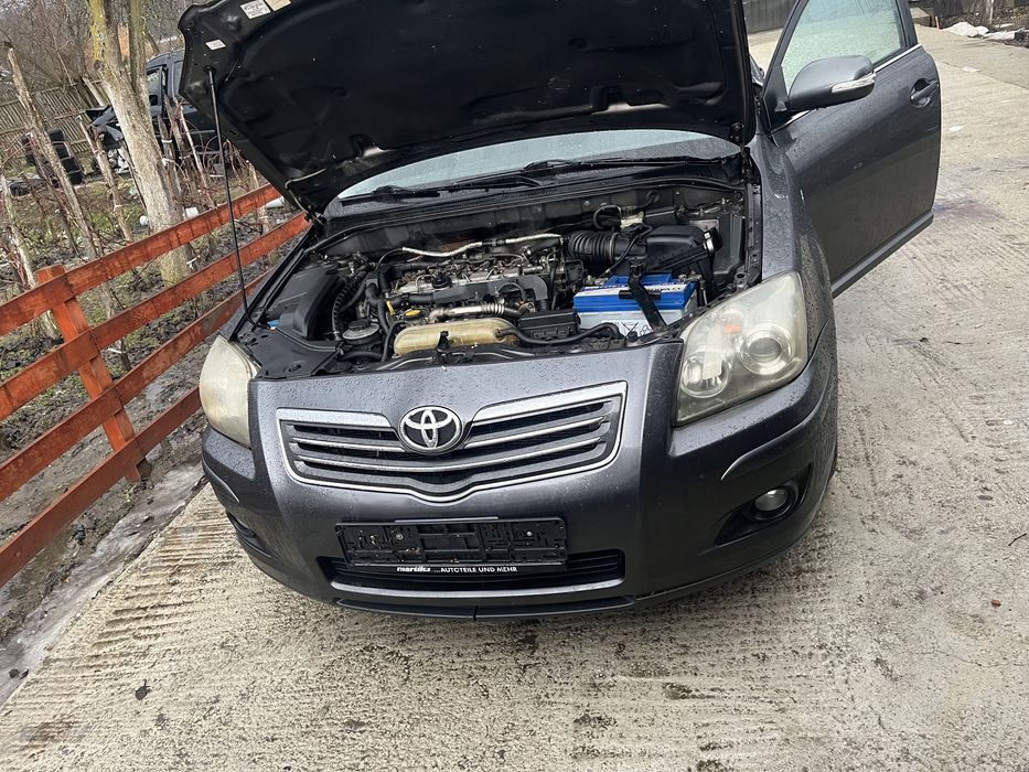 Dezmembreaz Toyota avensis 2.2 d-cat