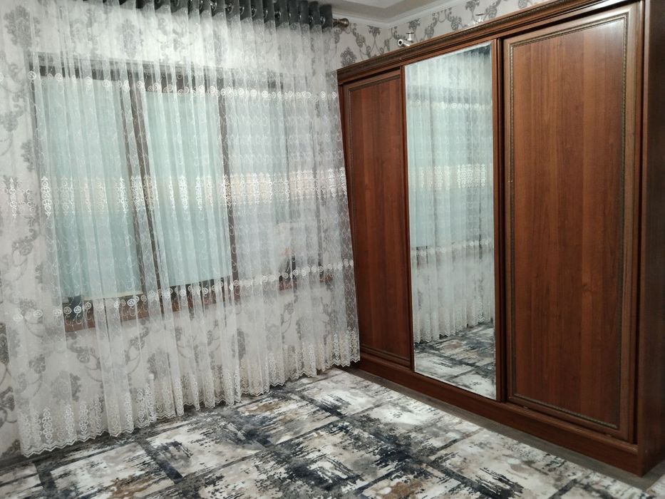 Жиззах шахар.
3/1микра район. 
Уй пишик гиштдан.
Сув свет газ бор.
Уй