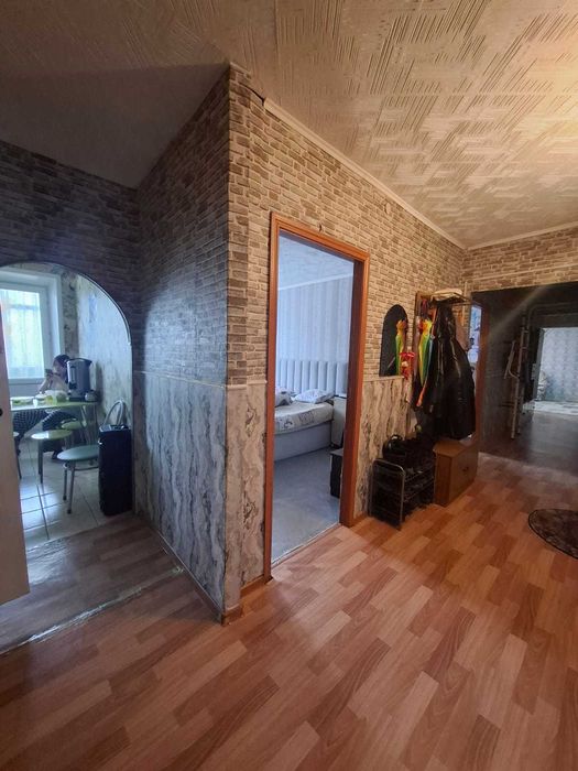 Продам 4х комн кв на 9мкр