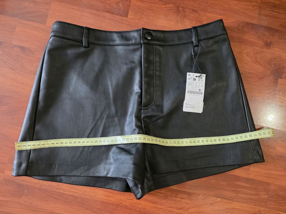 Stradivarius Къси кожени панталони