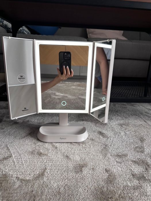 Oglinda cosmetica led cu picior