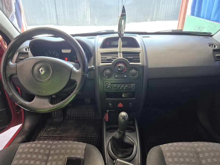 Vand masina pentru munca foarte intretinuta si merge foarte bine cu proba Renault megane benzina itp si asigurare valabila!!