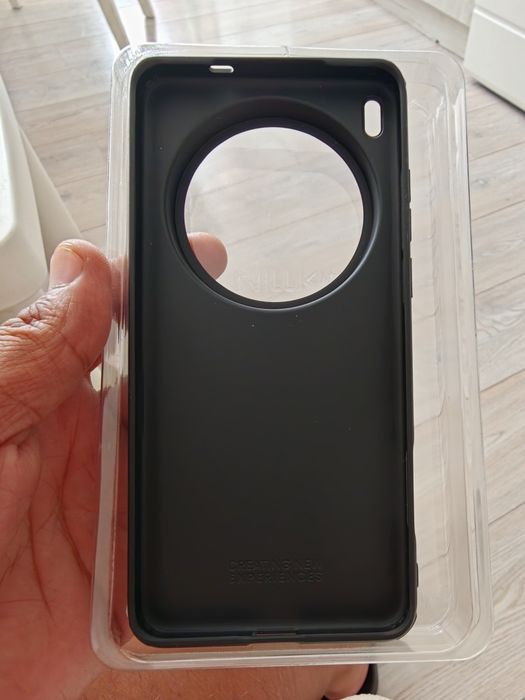Vivo x200 ultra Nillkin case.