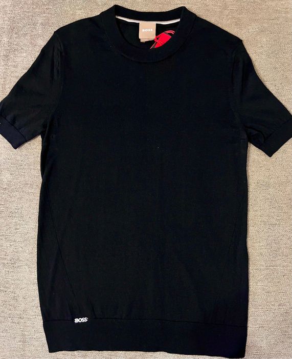 Boss -черна блуза с къс ръкав