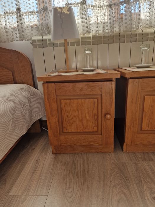 Продавам 2 легла 120/ 200 спалня , бюро , 2бр нощни шкафчета , матрак