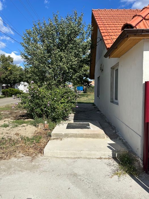 Vând casă locuibilă modernă 3 dormitoare living baie cămară bucătărie