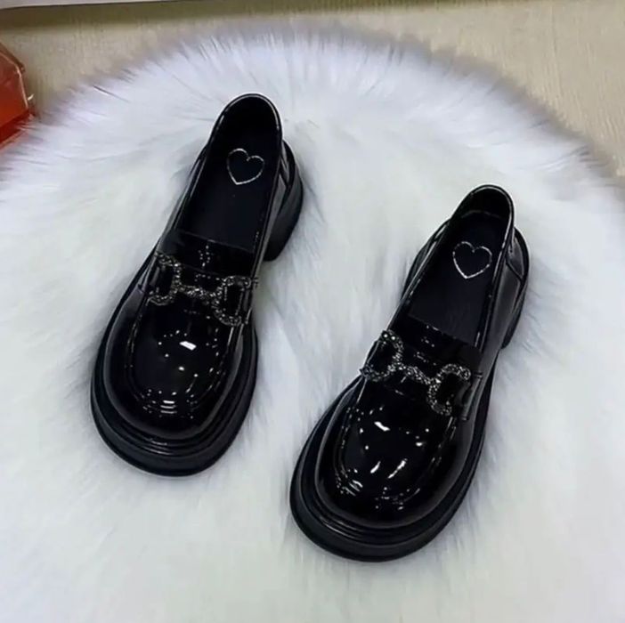 Продаю лоферы новые