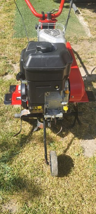 Motocultor brigss stratton seria 800 freza de pamant
