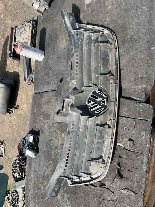 Решетка за Vw Touran t1 2005г оригинална 1t0853651 много добро състо