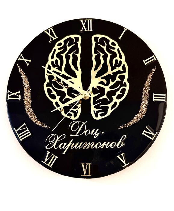 Часовник от епоксидна смола и кристали
