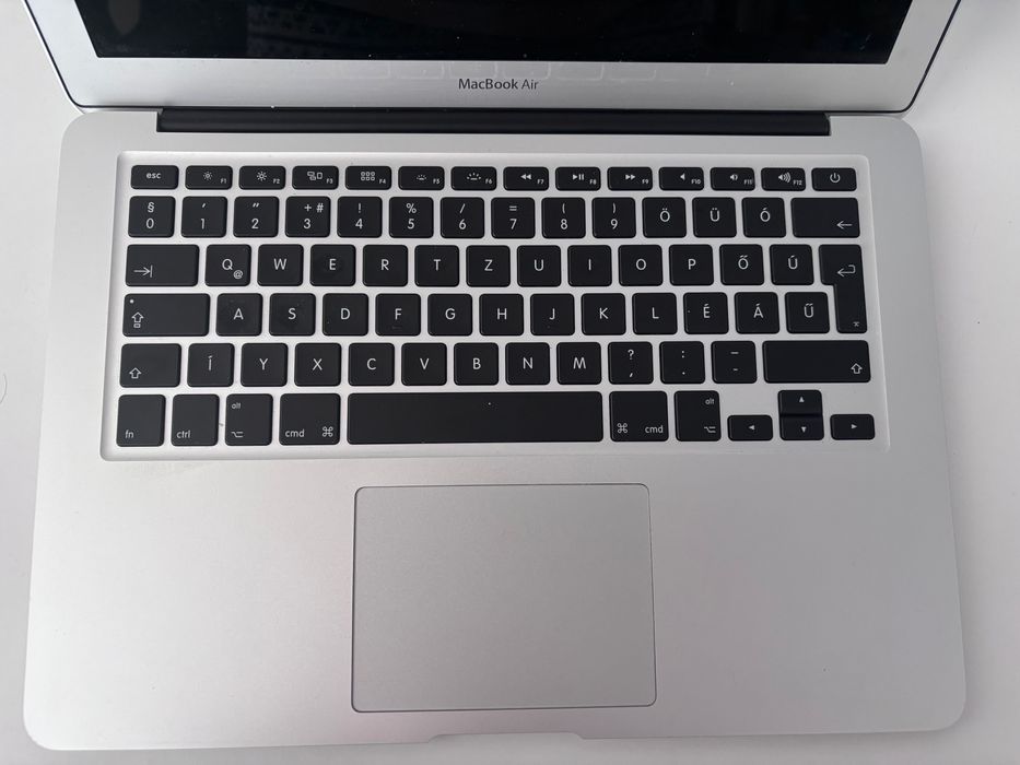 MacBook Air 13” 2017 – i5 / 8GB RAM502  / foarte îngrijit