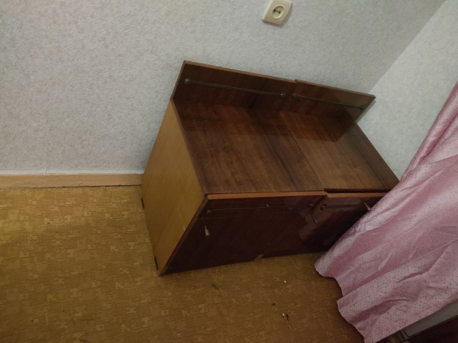 Шкаф крават тумбы