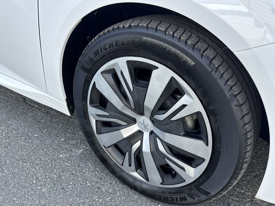 Peugeot 208 2020 1300 km masina este noua