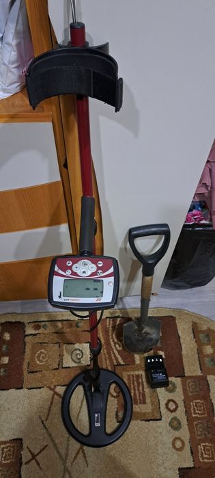 Продам. Тёрка 505 оригинал. Б/у. Лопата 4 аккумулятора и зарядка.