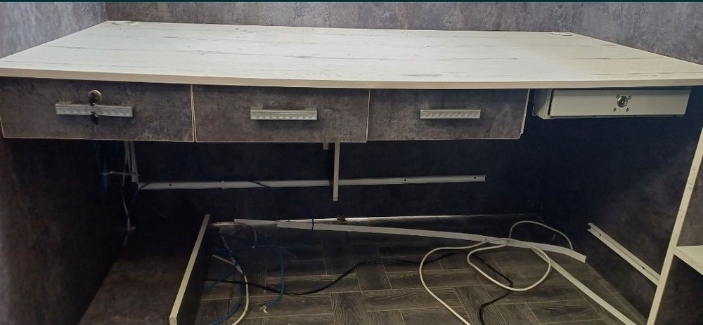 Продам офисный стол