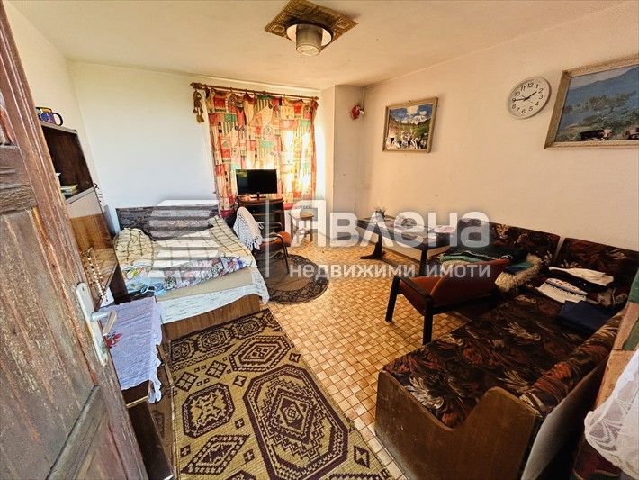 Малка спретната къщичка с чудесна морска панорама!