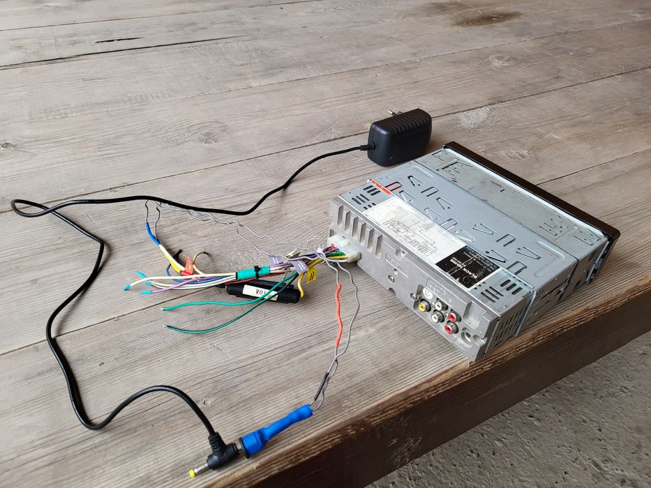 Автомагнитола Сотилади