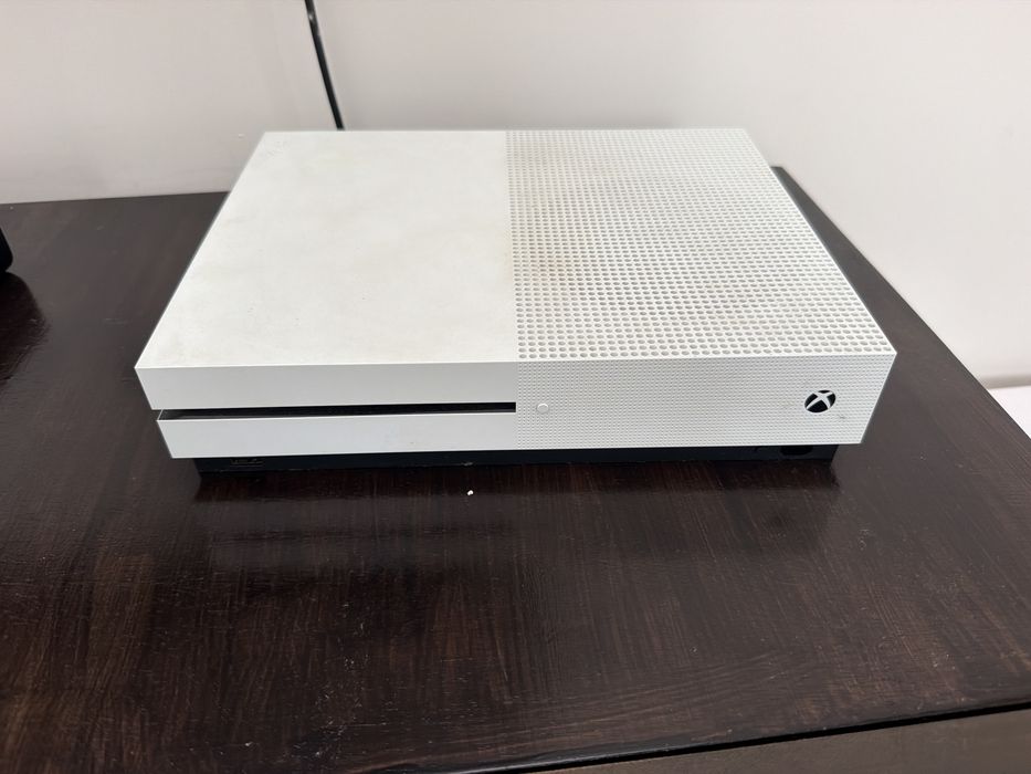 Xbox One S 500GB + 2 Controllere