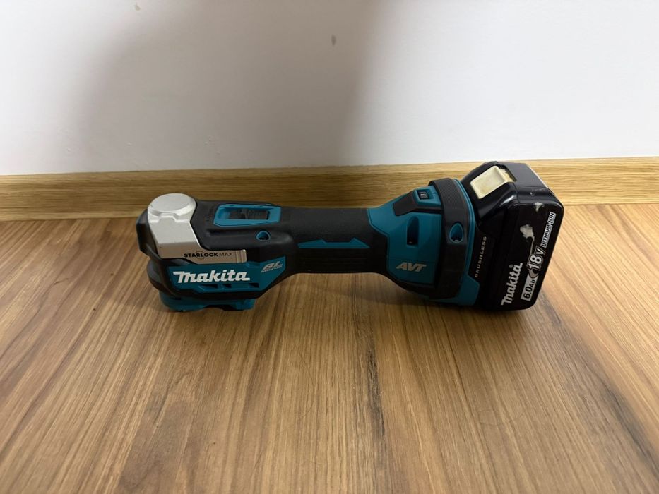 Multifunctional Makita DTM52 Multicutter