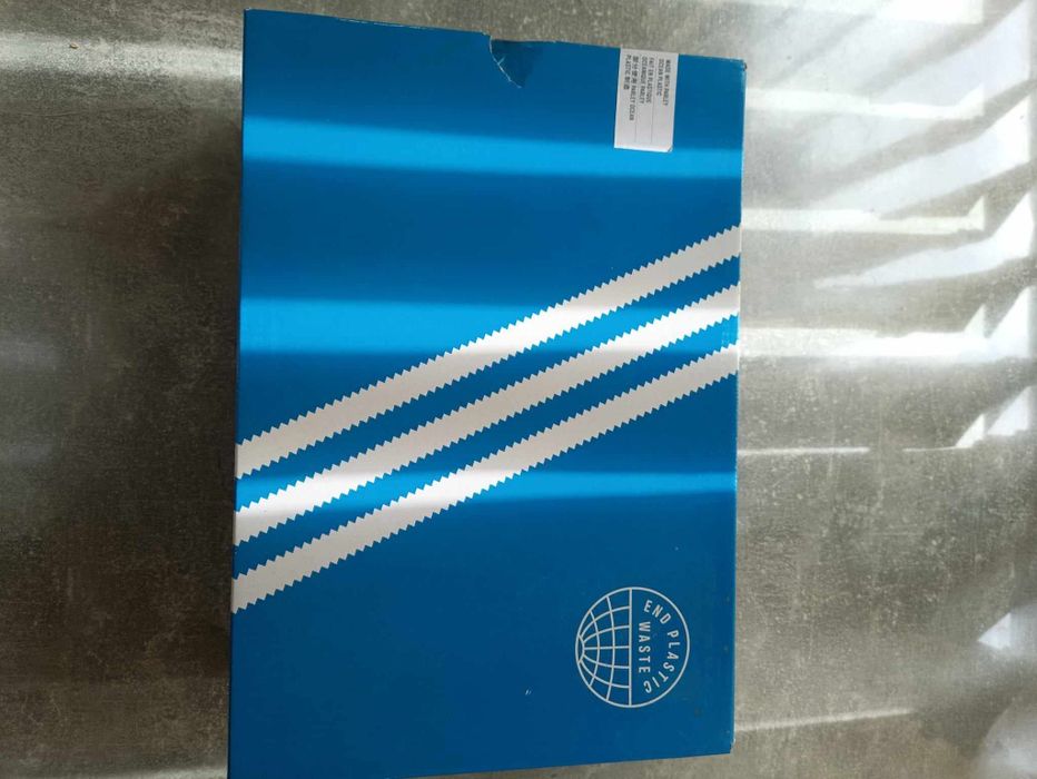 Обувки Адидас в много добро състояние