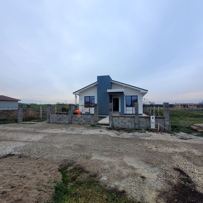 Vând casa Oradea trei dormiare