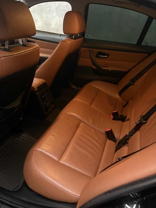 Vând BMW seria3,benzină,automată,nu scoate zgomote.