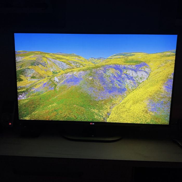 Televizor edge LED LG 47LA690S