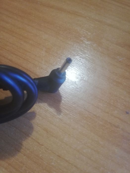 Încărcător laptop 19v 2,37amp mufă subțire