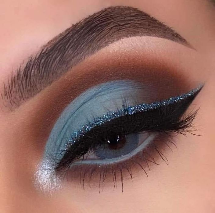 Tuns vopsit pensat aranjat păr pensat,makeup, tratament facial