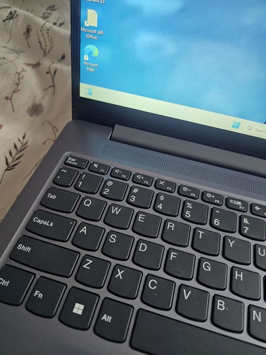 Laptop Lenovo silver