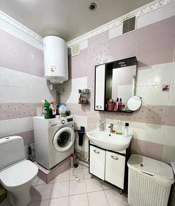 Продаётся 2х ком кв Жениса 29