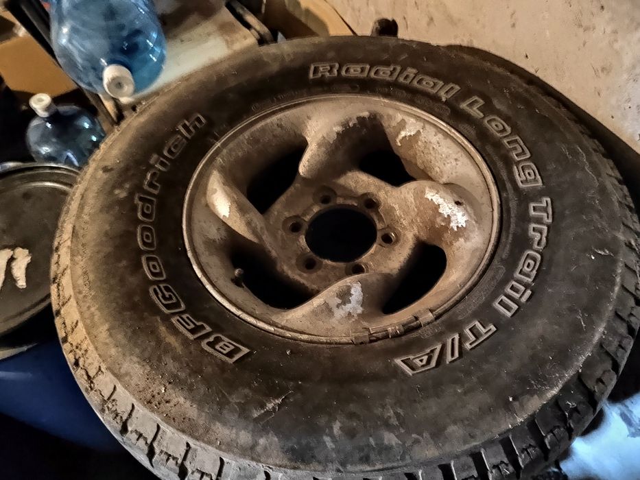 Джанти с гуми 15 цола 6х139.7