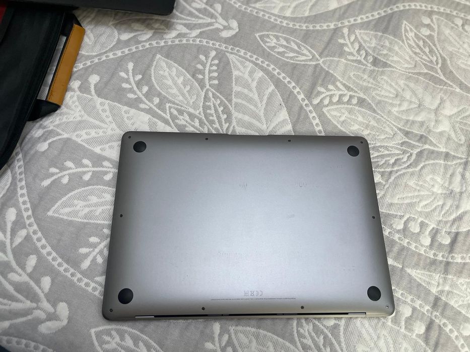 Продаётся MacBook