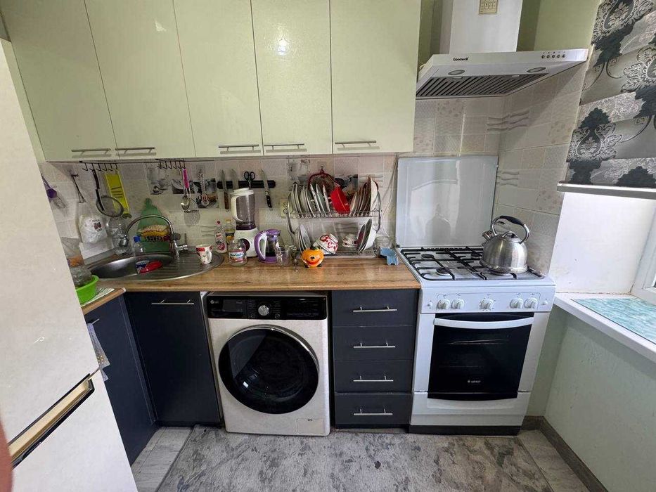 Продается 2-х комнатная в центре Чирчика