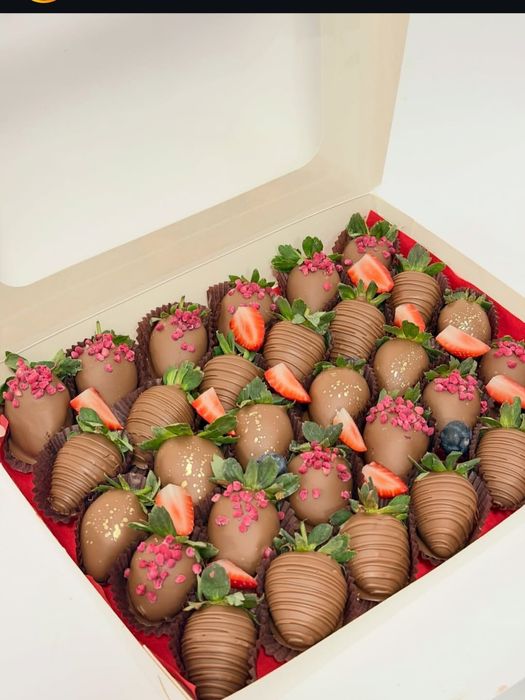 Клубника в шокодаде