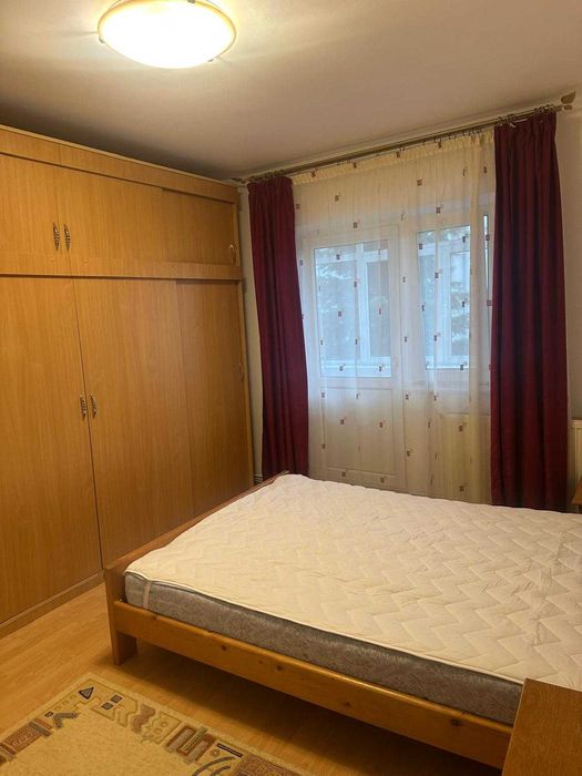 Inchiriez apartament cu 3 camere decomandat