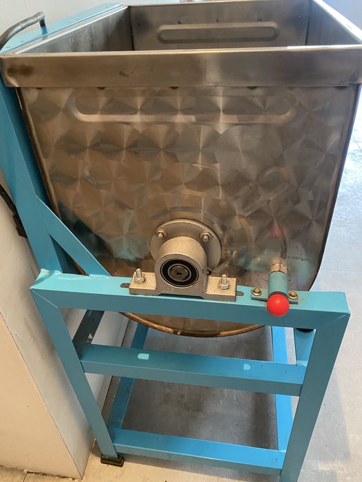 Тестомес. 25кг. Почти новый.