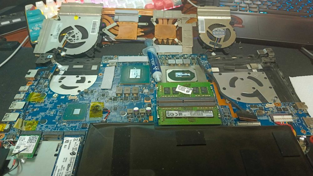 Обслуживание чистка ноутбуков любой модели в мастерской TechnoBase