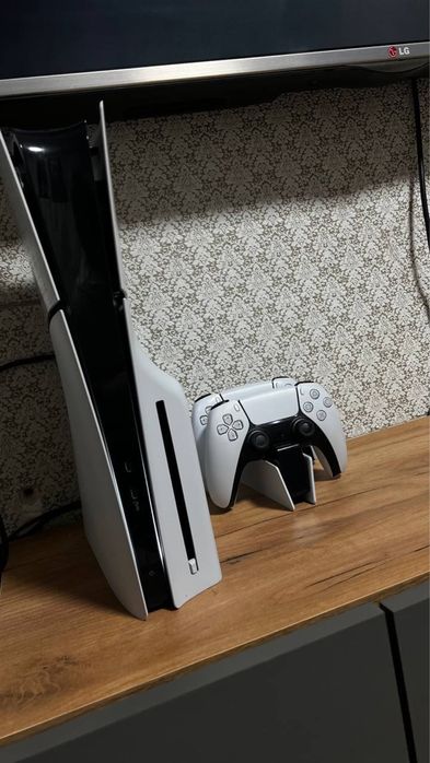 Продам Sony PlayStation 5 Slim с играми