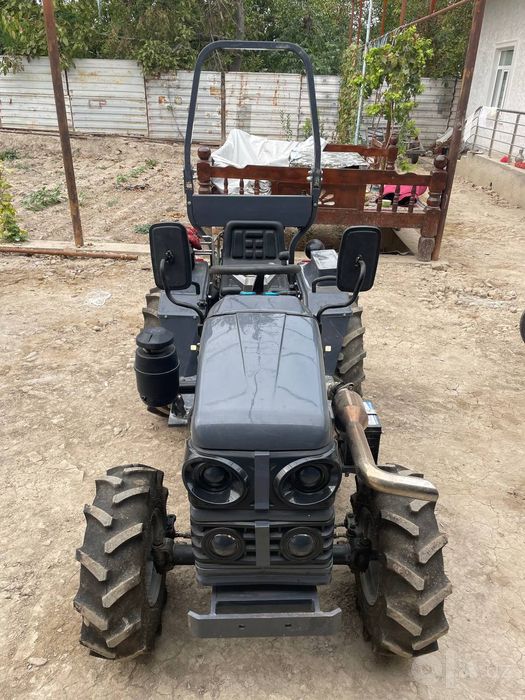 Mini Traktor zori