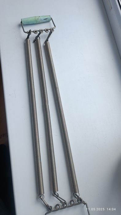 Продаю пружинный плечевой эспандер СССР