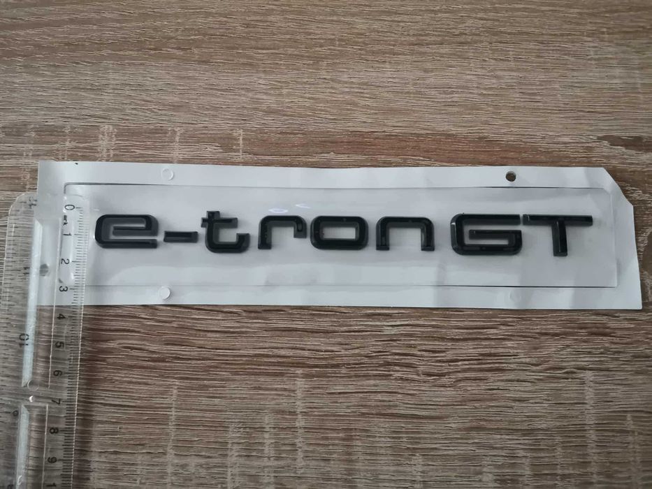 Audi e-tron GT черен гланц емблема