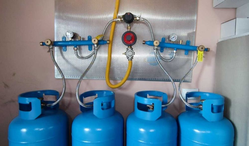 Kit cu 4 butelii GPL de 80L pentru racordare la centrala si aragaz