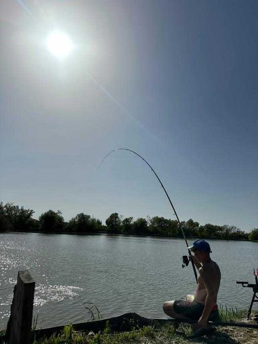 Lansetă Diamant Alb 3.90m 150g împreună cu mulineta Pro Fl 6000