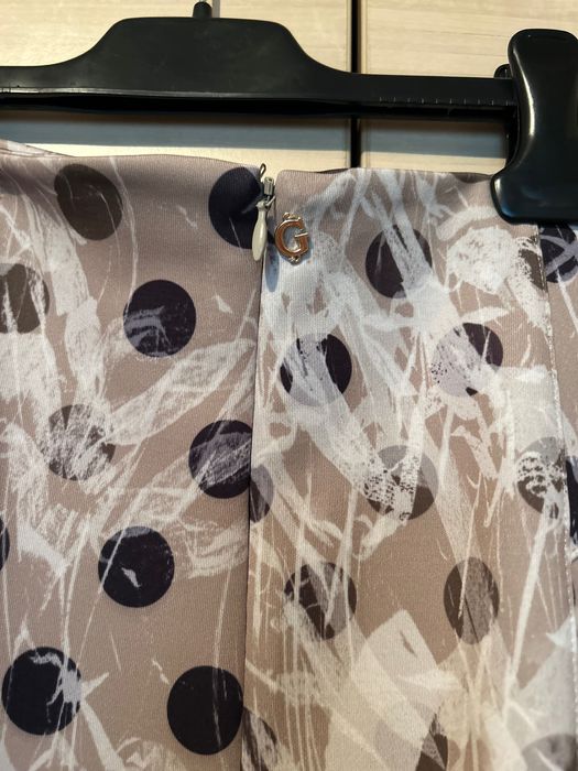 Секси пола и топ на Guess