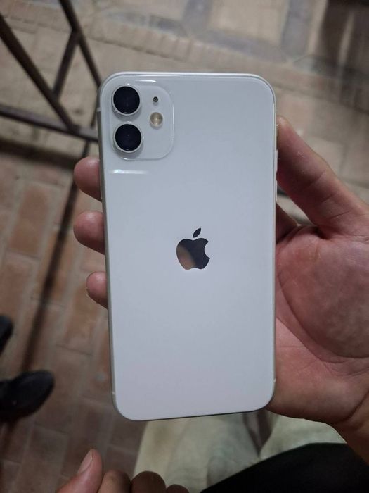 iPhone 11 (White) * 85%